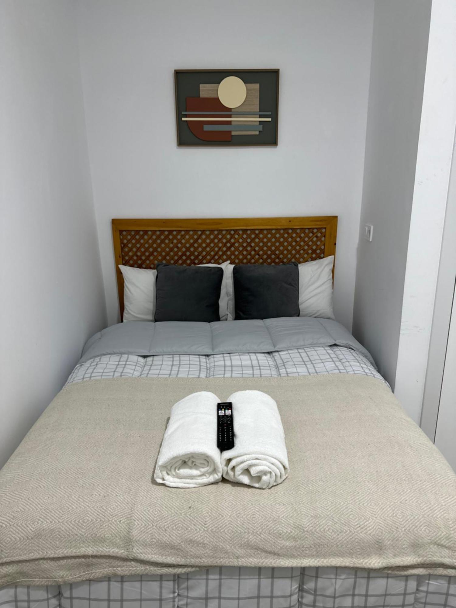 Rooms Mediavilla Мадрид Экстерьер фото
